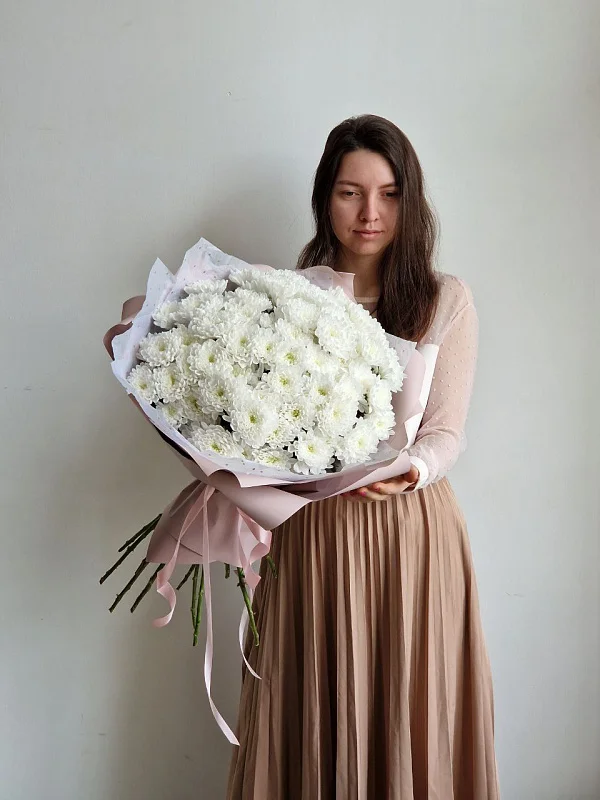 Моно букет из 15 кустовых хризантем