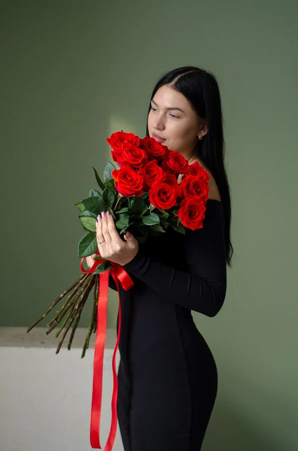 11 красных роз
